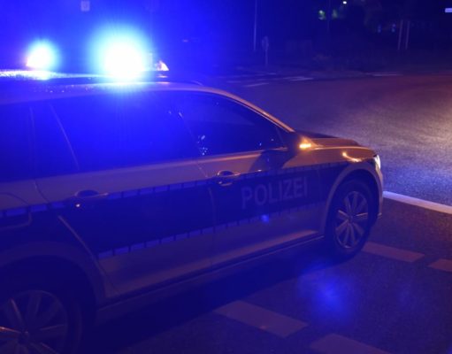 Unbeleuchteter Wagen löst wilde Verfolgungsjagd auf Autobahn aus Polizeiwagen (Symbolbild) - Foto: Hamann