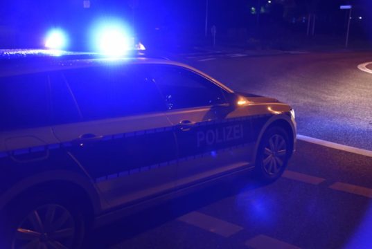 Unbeleuchteter Wagen löst wilde Verfolgungsjagd auf Autobahn aus Polizeiwagen (Symbolbild) - Foto: Hamann