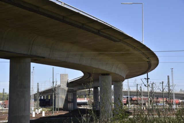Die Decatur Brücke über den Maschener Rangierbahnhof. Foto: Hamann