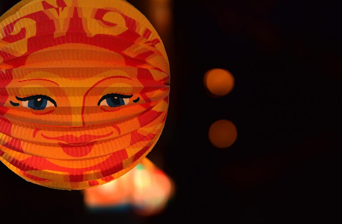 Feuerwehr-H-rsten-l-dt-zum-Laternenumzug-ein