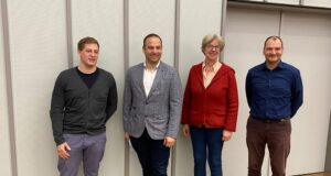 Seevetals jüngstes Ortsbürgermeister-Trio: André Ambrosius (v.l.), Timo Röntsch und Kay Kelterer mit Seevetals Bürgermeisterin Emily Weede. Foto: ein