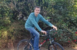 Der Stadtradelkoordinator der Gemeinde Seevetal, Michael Mammes, auf seinem Fahrrad. Foto: Gemeinde Seevetal