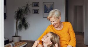 Sicherheit für zu Hause und unterwegs: Der Johanniter-Hausnotruf. Foto: ein