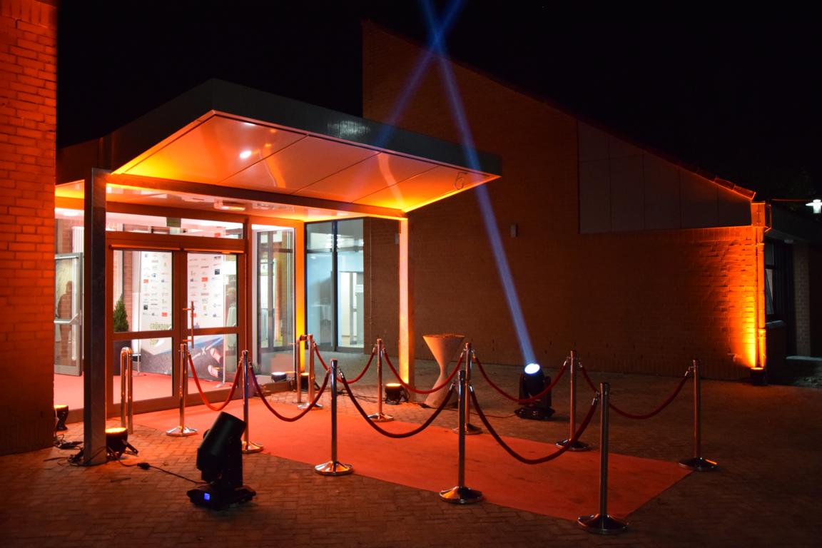 Konzert-der-Extraklasse-50-VOICES-in-der-Burg-Seevetal