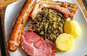 Grünkohl geangelt: Fischereiverein Meckelfeld-Glüsingen lädt zum Festessen ein Grünkohl mit Beilagen. Foto: Symbolbild