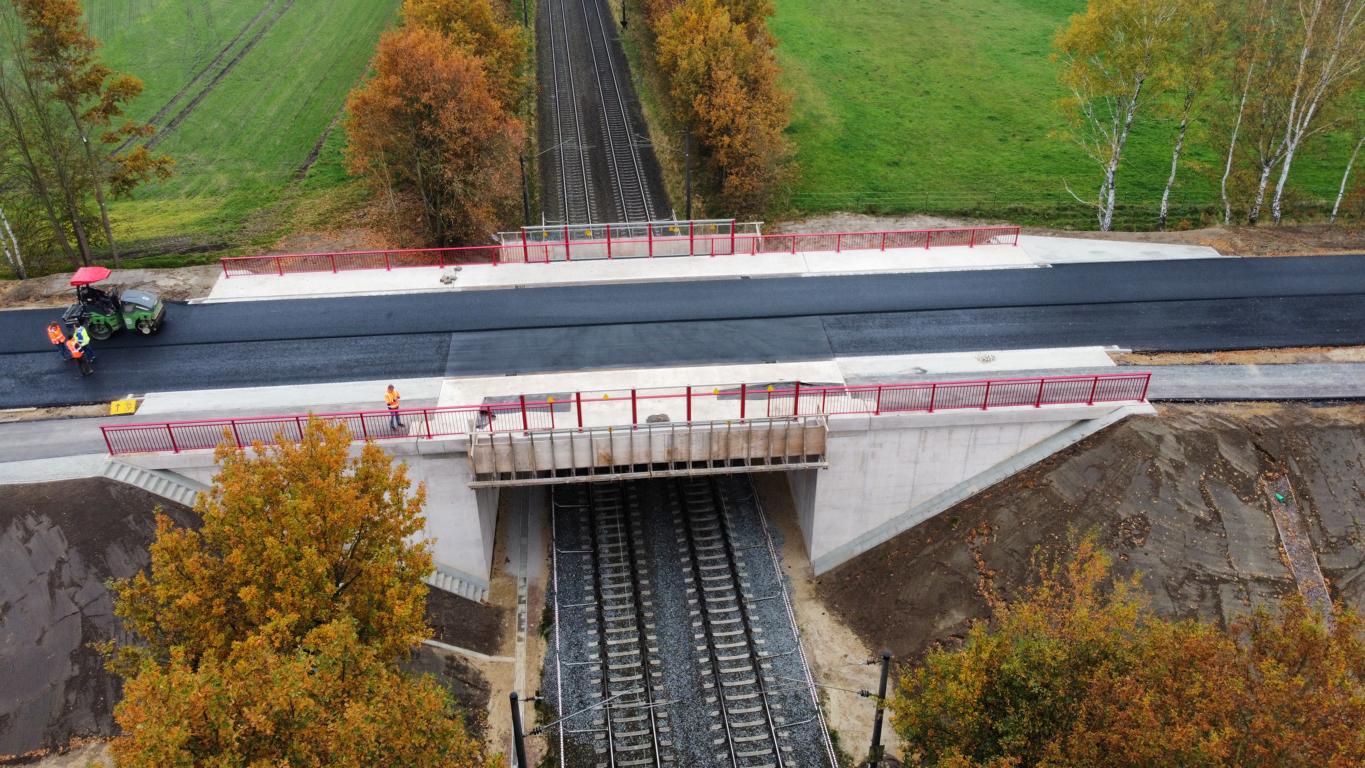 Br-cke-in-Ramelsloh-Neuer-Asphalt-jetzt-schon-wieder-am-Ende