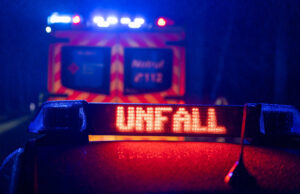 17-Jährige Radfahrerin bei Unfall verletzt Polizei und Rettungsdienst bei einem Unfall. Foto: Symbolbild/JOTO