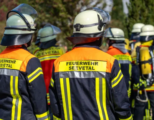Seevetaler Feuerwehren messen sich bei Gemeindefeuerwehrtag in Ohlendorf Die Feuerwehr Seevetal im Einsatz. Symbolbild: JOTO