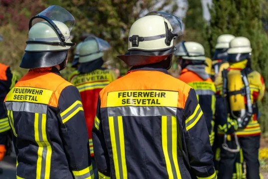 Seevetaler Feuerwehren messen sich bei Gemeindefeuerwehrtag in Ohlendorf Die Feuerwehr Seevetal im Einsatz. Symbolbild: JOTO