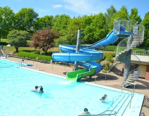 Wasserrutsche im Freibad Hittfeld. Foto: Langner