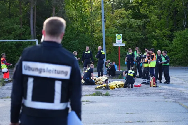 Bei der Großübung in Ohlendorf sind rund 230 Einsatzkräfte und 25 Statisten beteiligt. Foto: JOTO