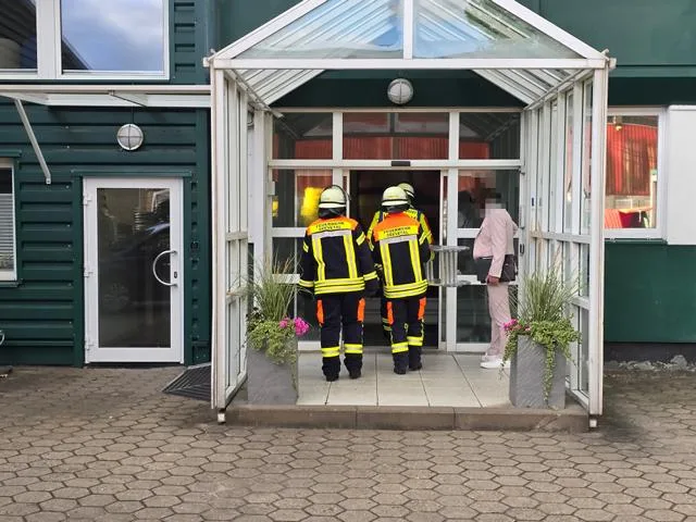 Brandgeruch-l-st-Gro-einsatz-in-Hittfelder-Gewerbegebiet-aus