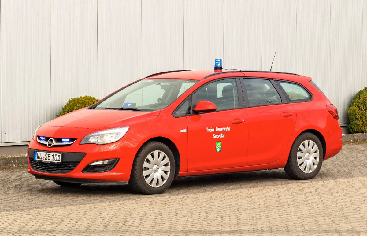 Seevetaler-Rat-einig-Stellvertretender-Gemeindebrandmeister-erh-lt-alten-Kommandowagen