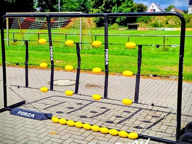Stiftung-der-Nationalmannschaft-f-rdert-Nachwuchskicker-in-Hittfeld