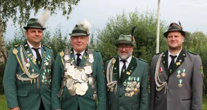 Adjutant Martin Jürgs (v.l.), König Frank Schmirek, Torsten Nitsche, Gunnar Büllow, nicht mit auf dem Bild Alexander Schwormstedt. Foto: ein