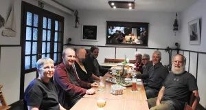 Der Grüne-Tisch in Maschen diskutiert über Weltthemen. Foto: Weseloh