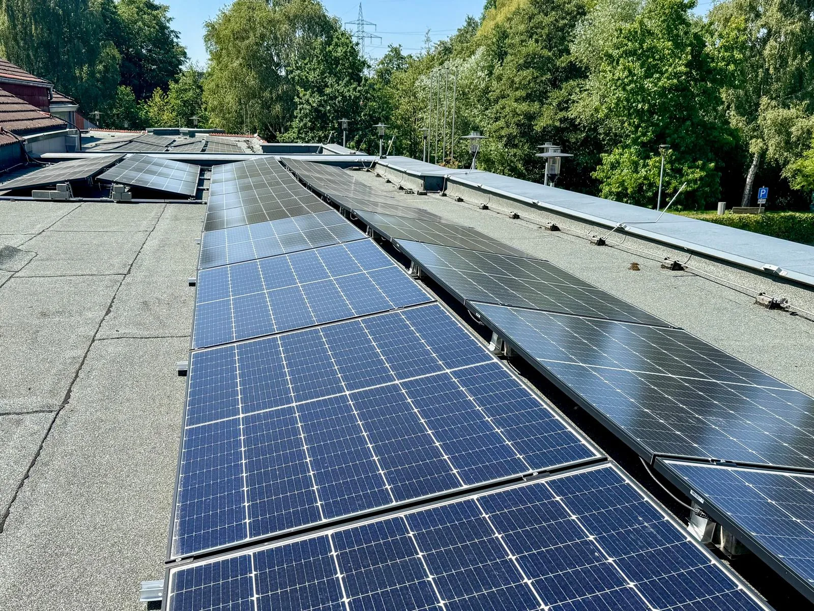 Seevetal-setzt-auf-Solarenergie-Burg-Seevetal-erh-lt-neue-Photovoltaikanlage