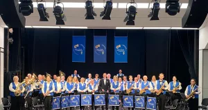 Musik- und Kaffeegenuss: Das Blasorchester des TV Meckelfeld begeisterte das Publikum beim Kaffee und-Kuchen-Konzert in der Burg Seevetal. Foto: Musik im TVM