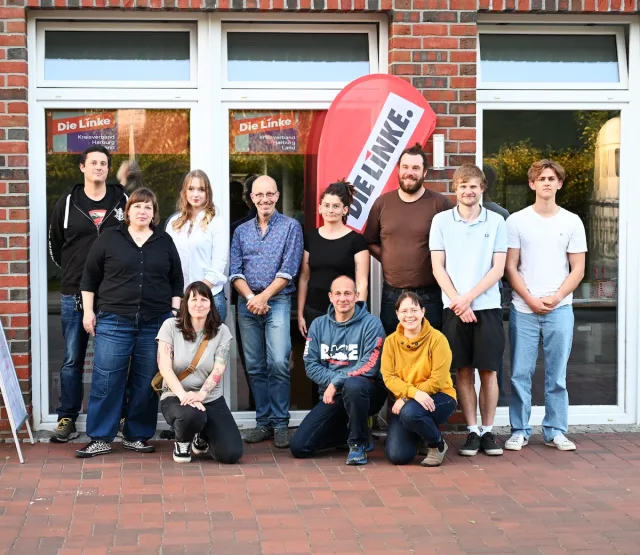 Jamel Amdouni Melki (stehend, von links), Anne Waterkamp, Annika Hefermann, Stephan Ebel, Jenny Lohmann, Daniel Sabotta, Alexander Jüschke und Ben Dominick. Sitzend: Claudia Kretschmer, Steffen Wetzel und Cäcilia Uecker. Es fehlt Elisabeth Draht. Foto: Jens Westermann