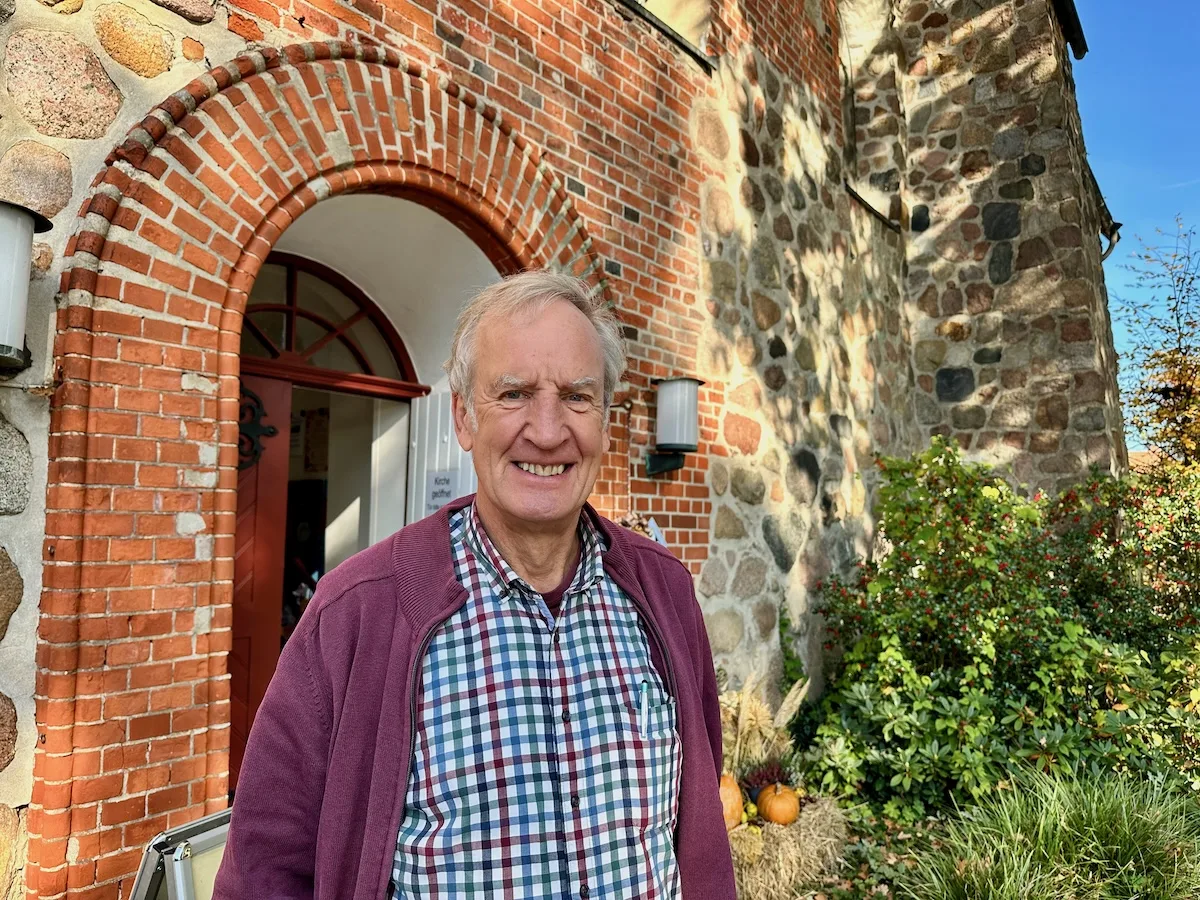 J-rgen-Pommerien-unterst-tzt-als-Gastpastor-die-Kirchengemeinde-Hittfeld