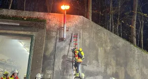 Ein Kaffeeröstgerät und der Schornstein brannten in einem der alten Bunker in Ramelsloh. Foto: Feuerwehr Seevetal