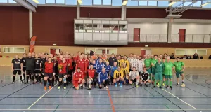 8 Teams aus Niedersachsen, Hamburg und Schleswig Holstein waren bei den 5. SEEVETAL HALLENMASTERS in Fleestedt am Start. Foto: U.Vergin