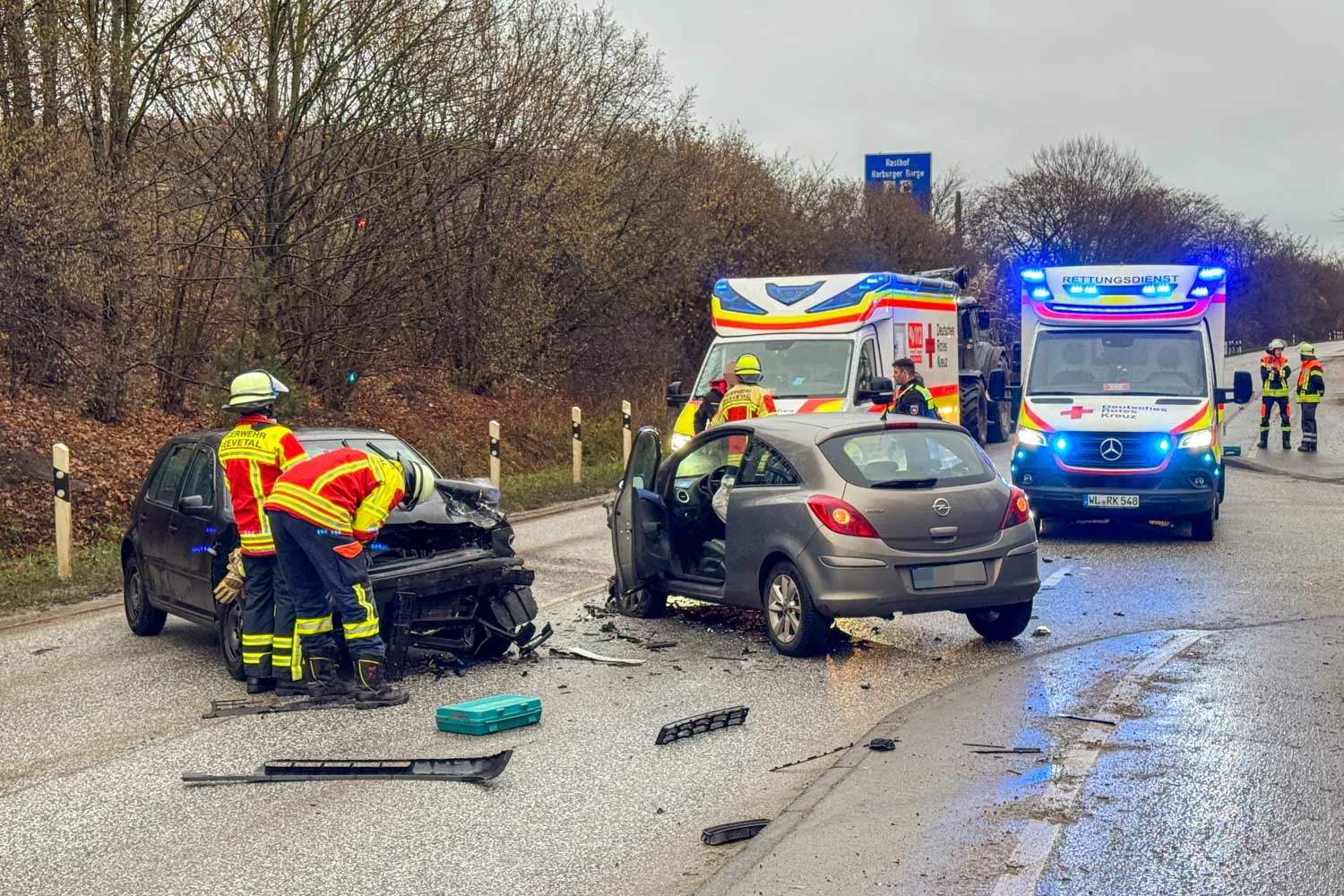 Drei-Autos-kollidieren-in-Beckedorf-Zwei-Verletzte