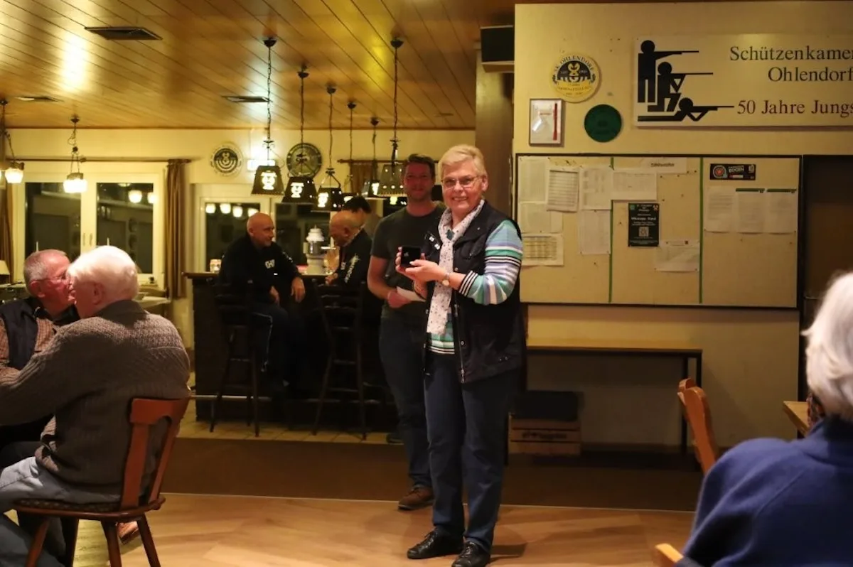 80-G-ste-feiern-traditionelles-Schlachtfest-in-Ohlendorf