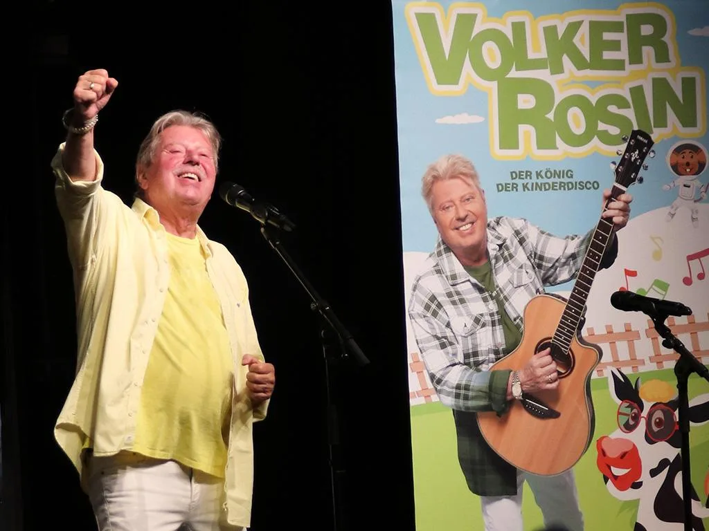 Volker-Rosin-begeistert-Kinder-in-der-Burg-Seevetal