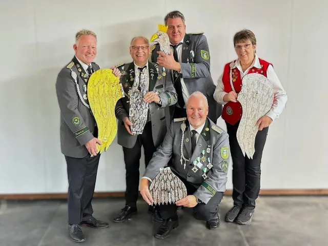 Schossen den Vogel ab: Rumpf und Vizekönig: Ralf Ostermann, Goldener Flügel: Sören Sahling, Silberner Flügel: Konny Mrugalla, Schwanz: Rainer Domnik, Kopf: Robin Fuhrmanek. Foto: Rand