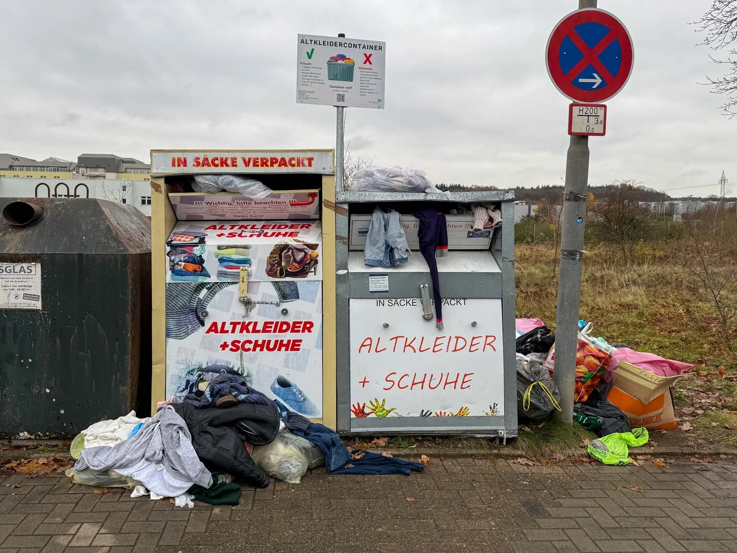 Landkreis-reagiert-auf-Altkleider-Krise-mit-sechs-Containern