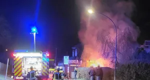 Die Feuerwehr konnte ein Übergreifen der Flammen auf das Restaurant verhindern. Foto: A.Feldtmann