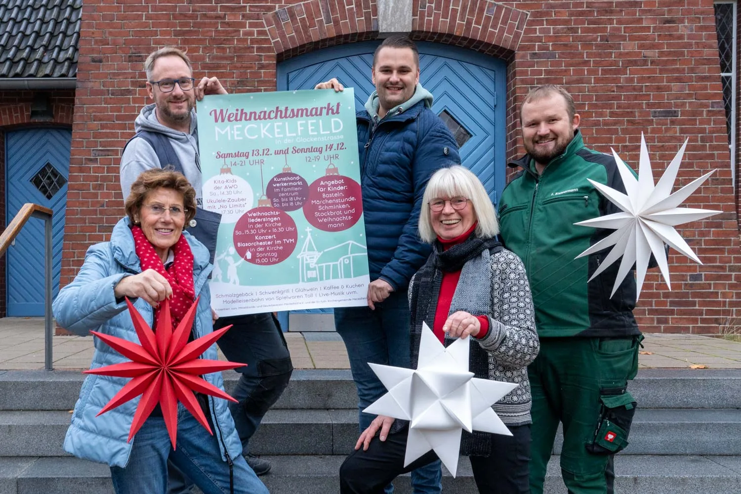 Stimmungsvoller-Weihnachtsmarkt-in-Meckelfeld-Adventszauber-rund-um-die-beleuchtete-Kirche