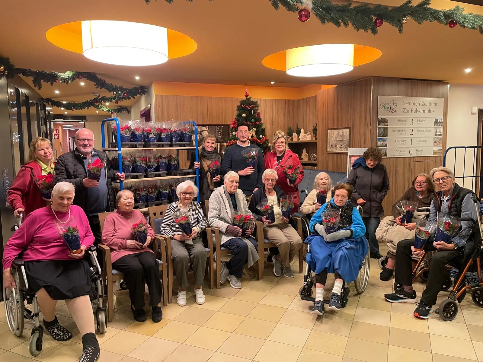 Weihnachtsfreude-in-Meckelfeld-B-rgermeister-Team-verteilt-ber-100-Weihnachtssterne