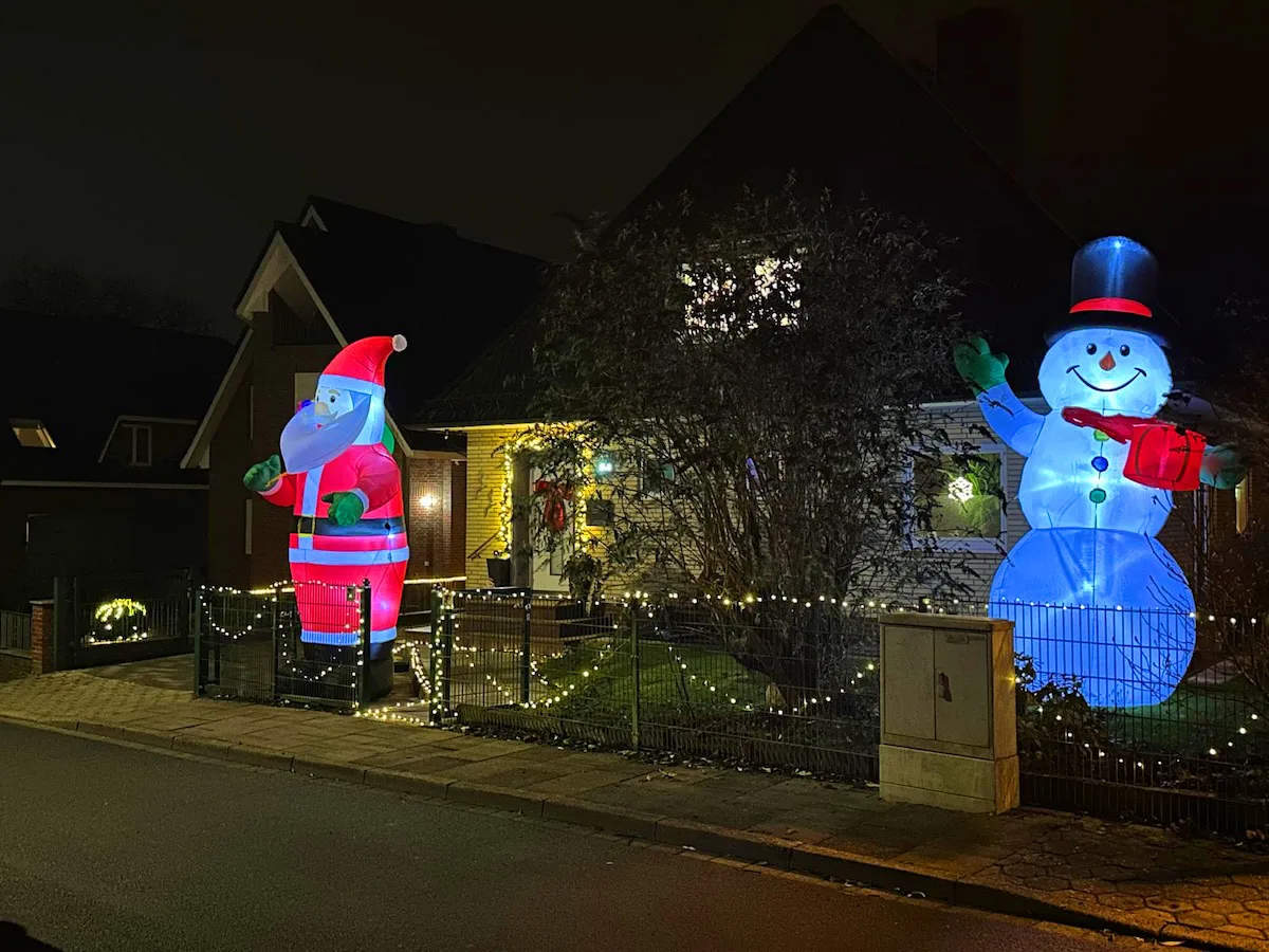 Festtage-in-Seevetal-Strahlende-Dekoration-und-besinnliche-Gr-e-zum-Heiligabend