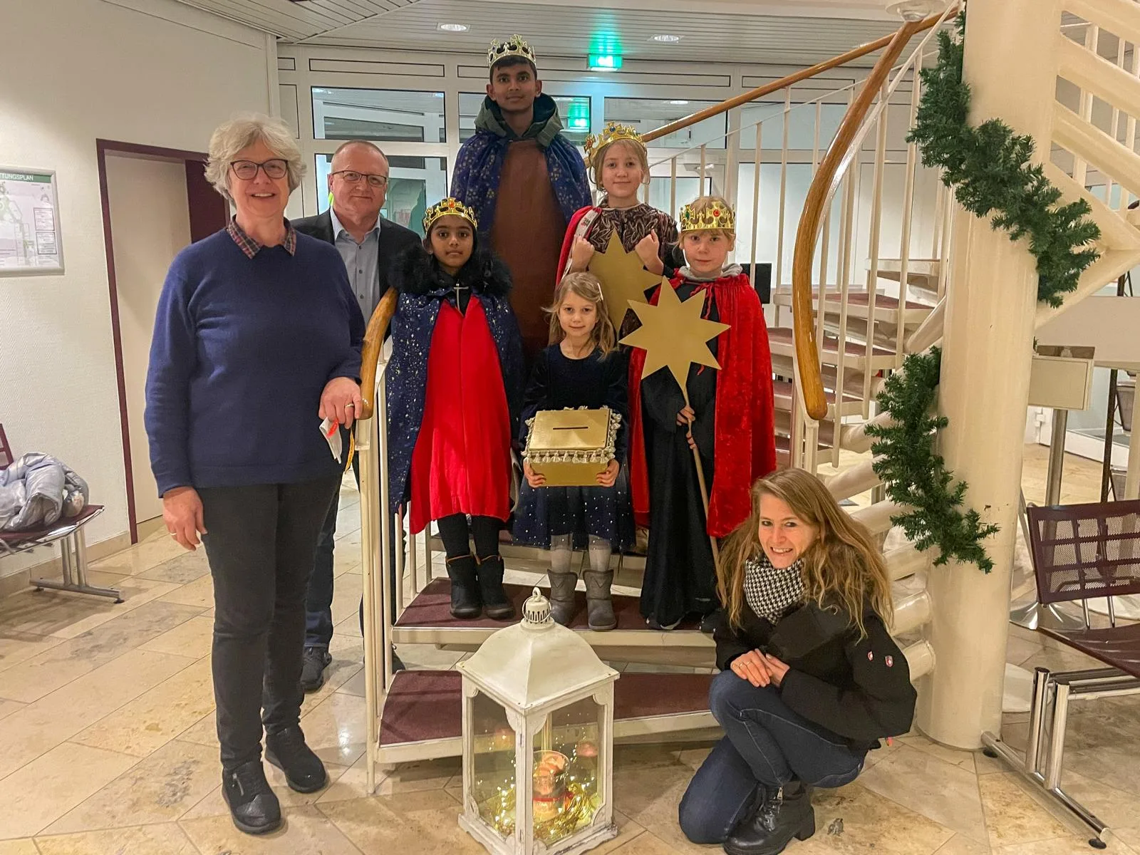 Sternsinger-bringen-Segen-ins-Seevetaler-Rathaus