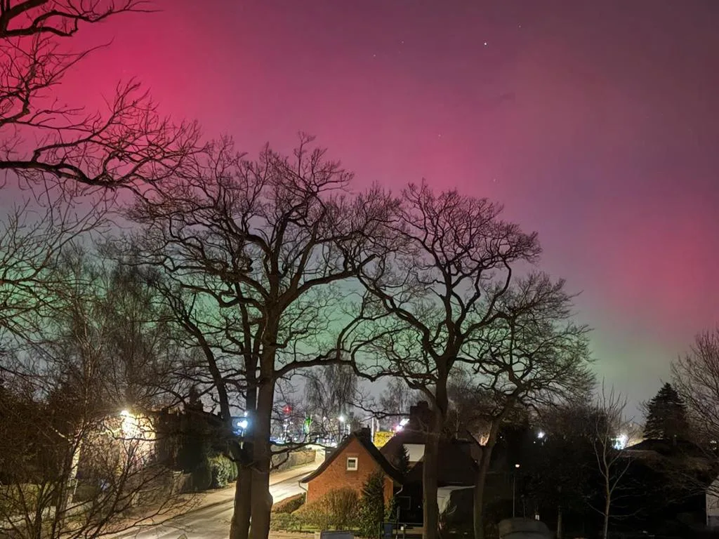 Spektakul-res-Himmelsschauspiel-Polarlichter-ber-Seevetal