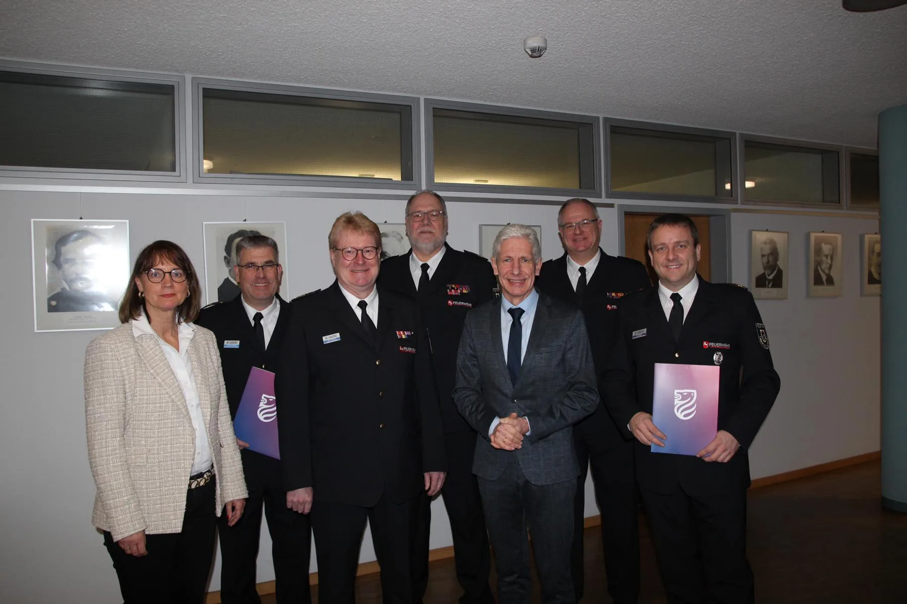 Neue-Dienstgrade-f-r-F-hrungskr-fte-der-Kreisfeuerwehr-Harburg