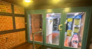 Ein Unwetter im Sommer 2025 sorgte für eine Überflutung in der Bücherei Seevetal. Foto: Hamann