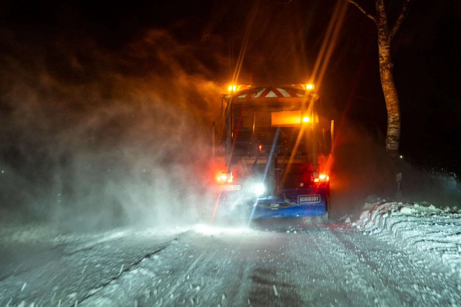 Nach-Salzengpass-Winterdienst-der-Gemeinde-Seevetal-im-Dauereinsatz