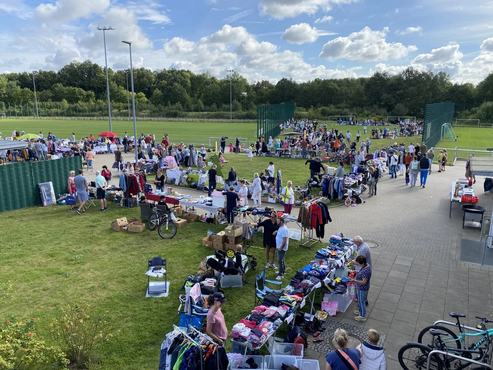 Gro-er-Andrang-Kultflohmarkt-in-Seevetal-findet-k-nftig-zweimal-j-hrlich-statt