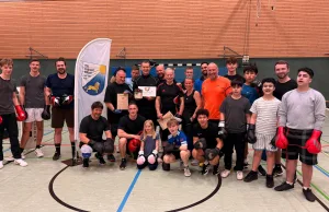 Die Boxabteilung des TSV Eintracht Hittfeld feiert ihr 25-jähriges Bestehen und ehrt drei Gründungsmitglieder. Foto: Thieme