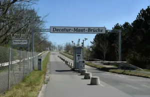 So könnte die neue Mautstation an der Decatur Brücke aussehen. Foto: JOTO (KI-generiert)